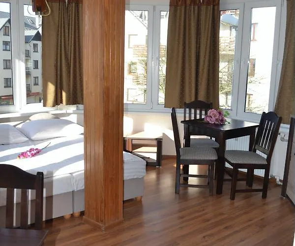 Dom Turysty Pttk W Miedzyzdrojach Hostel Międzyzdroje